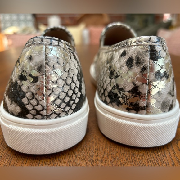Time and Tru snakeskin print Slipons 8W. Memory foam insoles. Like new, too big. - Picture 5 of 5
